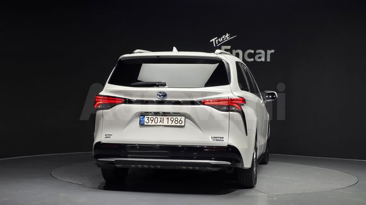 Toyota Sienna 2024 — 4