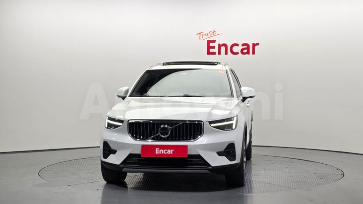 Volvo XC40 2023 — 3