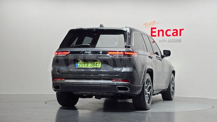 Jeep Cherokee 2023 — 4