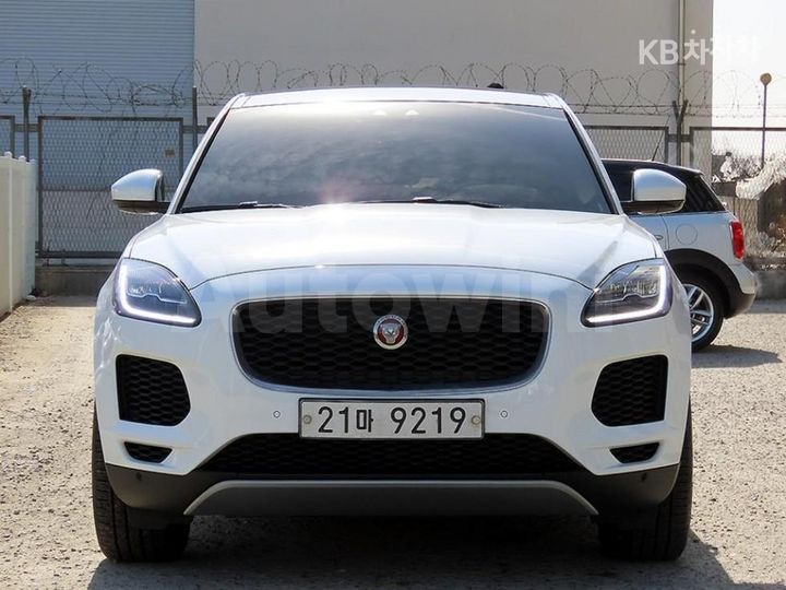 Jaguar E PACE