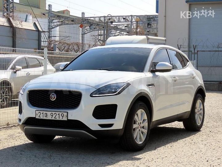 Jaguar E PACE