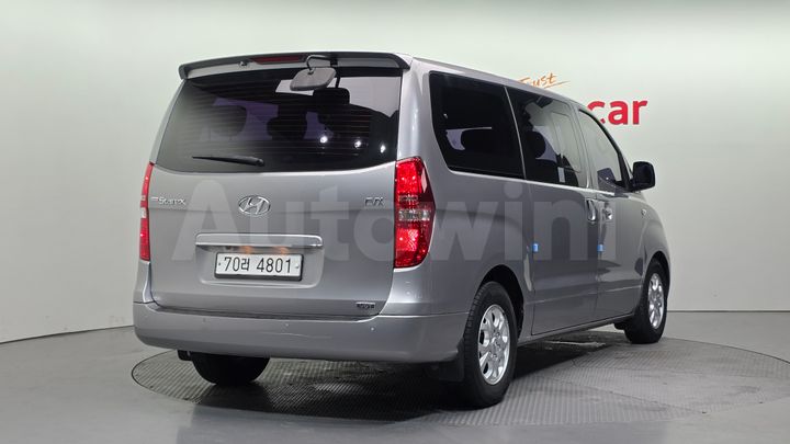 Hyundai Starex 2011 — 2