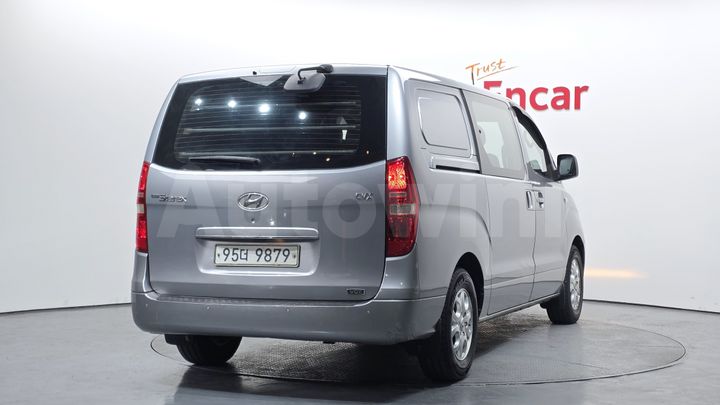 Hyundai Starex 2011 — 2