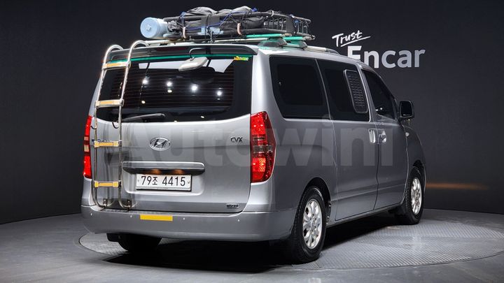 Hyundai Starex 2011 — 2