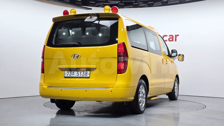 Hyundai Starex 2015 — 2
