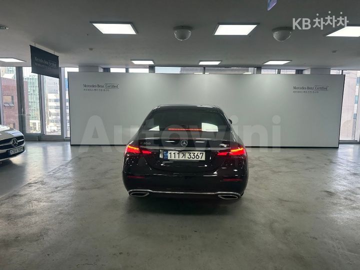 Mercedes Benz E Class 2023 — 3