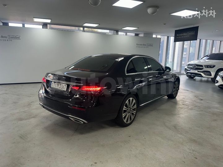 Mercedes Benz E Class 2023 — 4