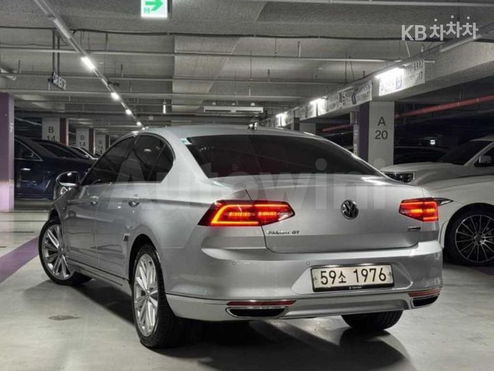 Volkswagen Passat 2018 — 2