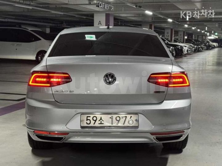 Volkswagen Passat 2018 — 4