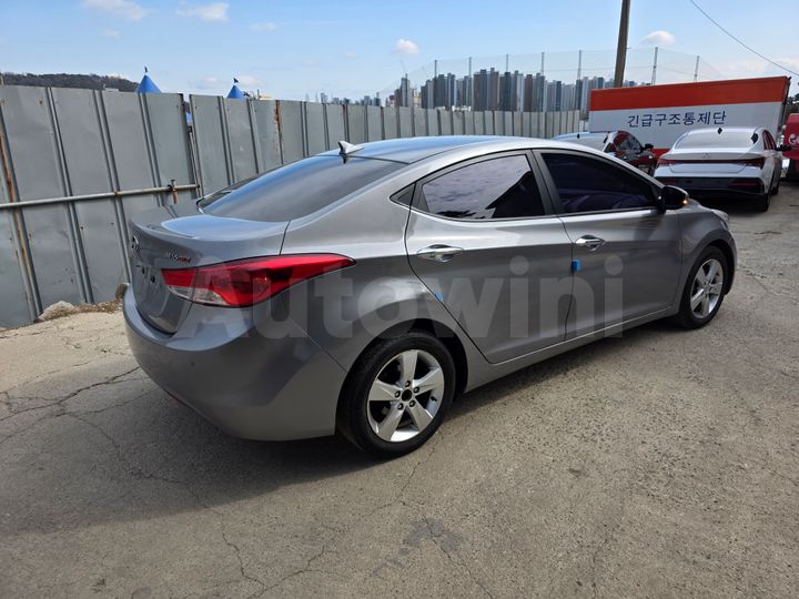 Hyundai Avante 2012 — 5