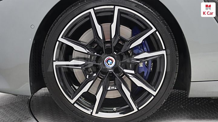 BMW 8 Series 2023 — 5