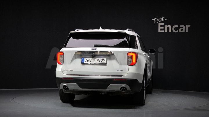 Ford Explorer 2021 — 4