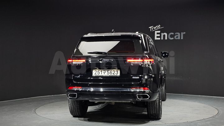 Jeep Cherokee 2023 — 4
