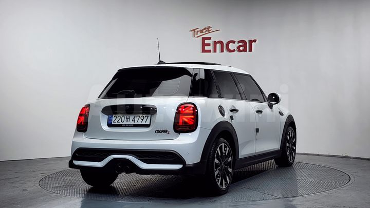 Mini Cooper 2023 — 2