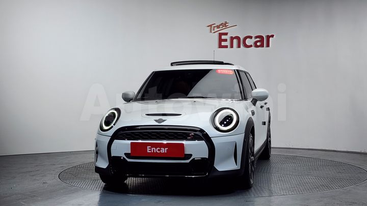 Mini Cooper 2023 — 3