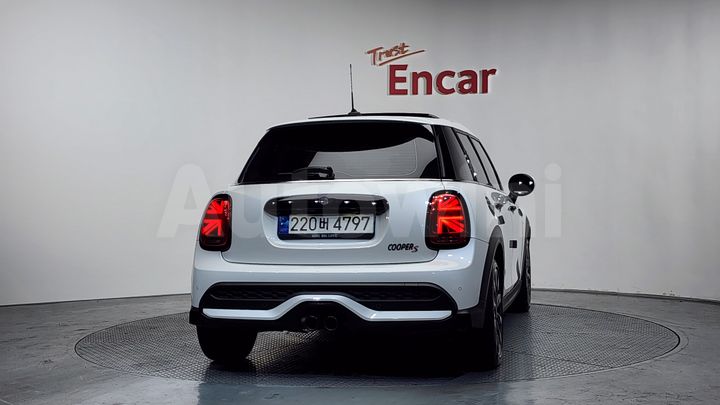 Mini Cooper 2023 — 4