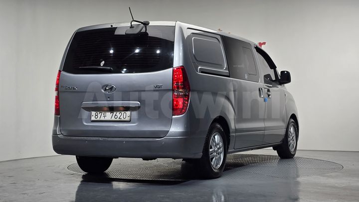 Hyundai Starex 2017 — 2