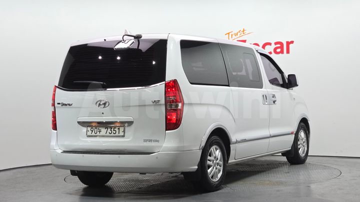 Hyundai Starex 2017 — 2