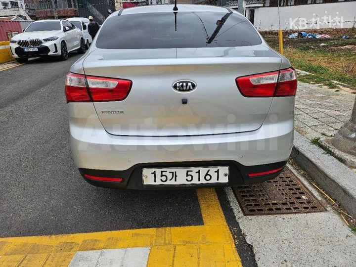 Kia Pride 2014 — 3