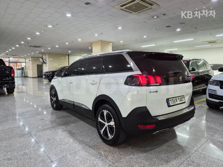 Peugeot 5008 2021 — 3