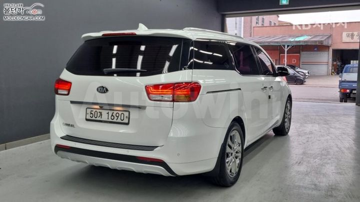 Kia Carnival 2018 — 2