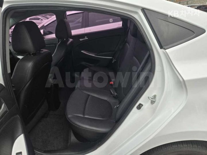 Hyundai Accent 2015 — 5