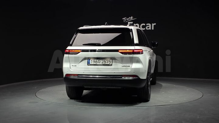 Jeep Cherokee 2023 — 4