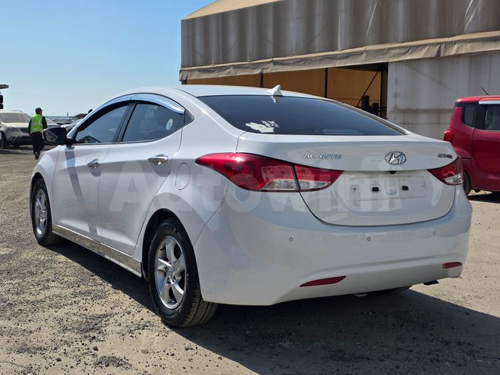 Hyundai Avante 2012 — 4