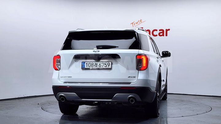 Ford Explorer 2021 — 4