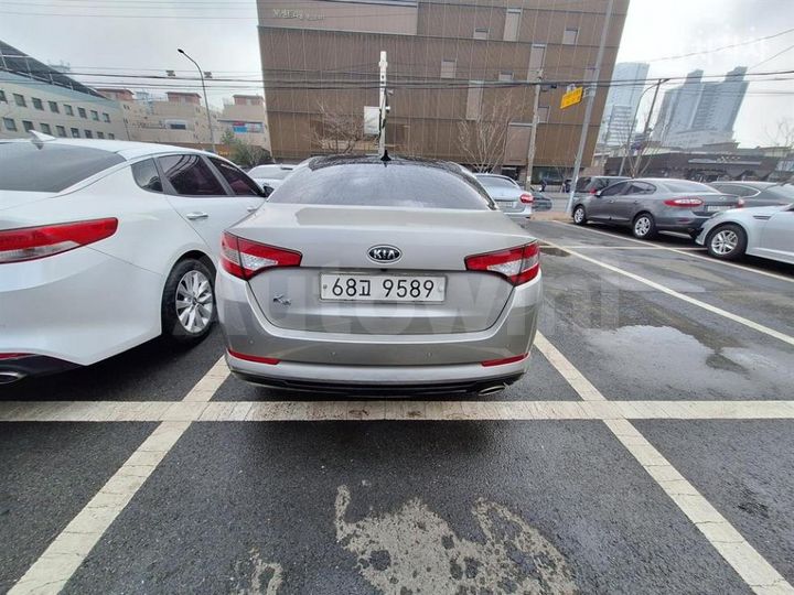 Kia K5 2011 — 2