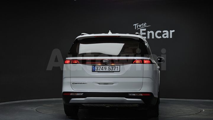 Kia Carnival 2021 — 4