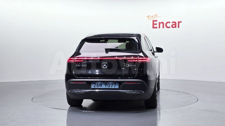 Mercedes Benz EQC 2020 — 4