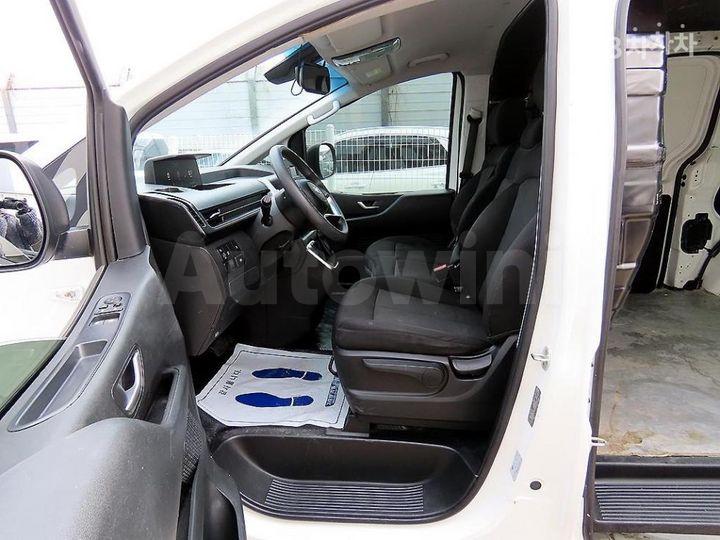 Hyundai Staria 2022 — 5