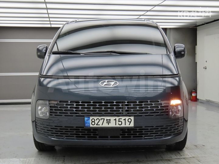 Hyundai Staria 2023 — 2