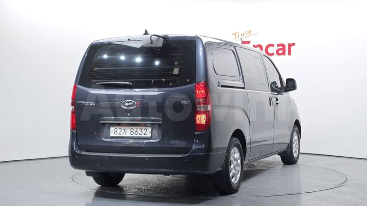 Hyundai Starex 2015 — 2