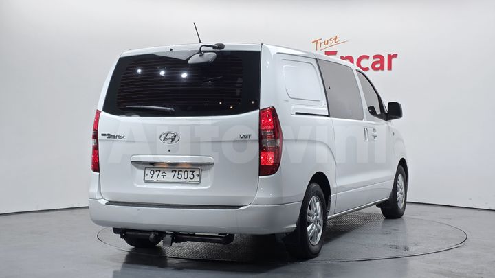Hyundai Starex 2017 — 2