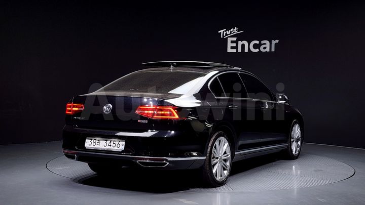 Volkswagen Passat 2018 — 2