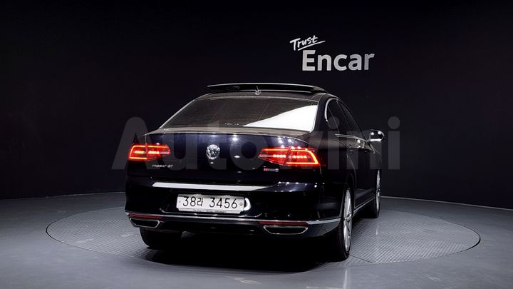 Volkswagen Passat 2018 — 4