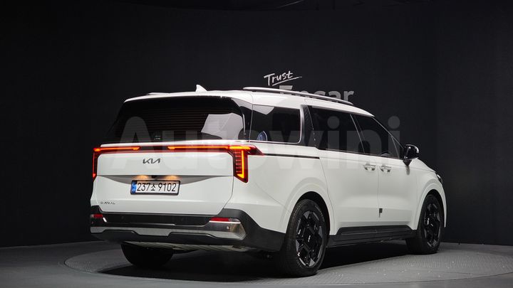 Kia Carnival 2025 — 2