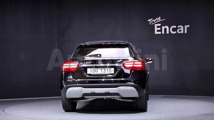Mercedes Benz GLA Class 2018 — 4