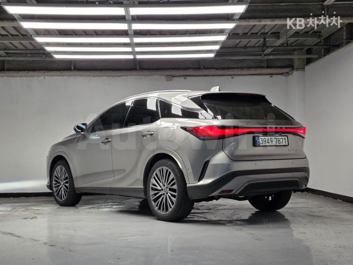 Lexus RX 2023 — 2