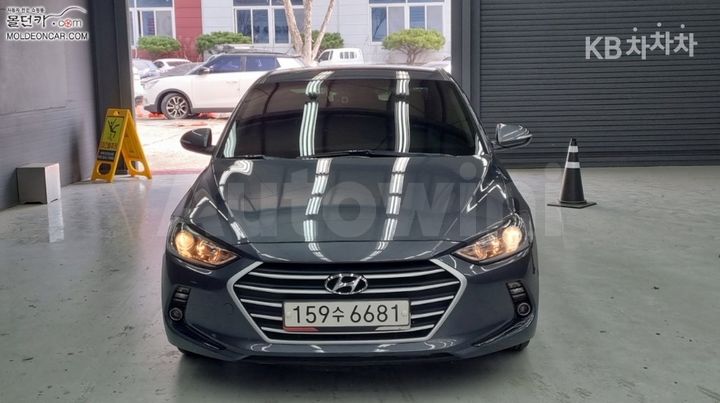 Hyundai Avante 2018 — 3