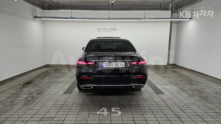 Mercedes-Benz E Class 2023 — 3