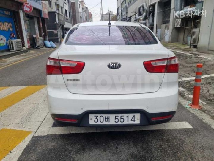 Kia Pride 2013 — 4