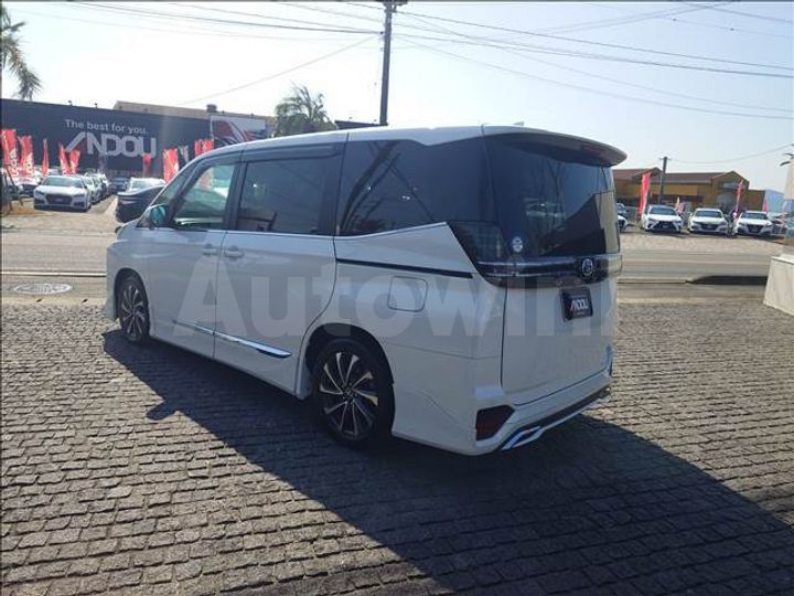 Toyota Voxy 2023 — 2