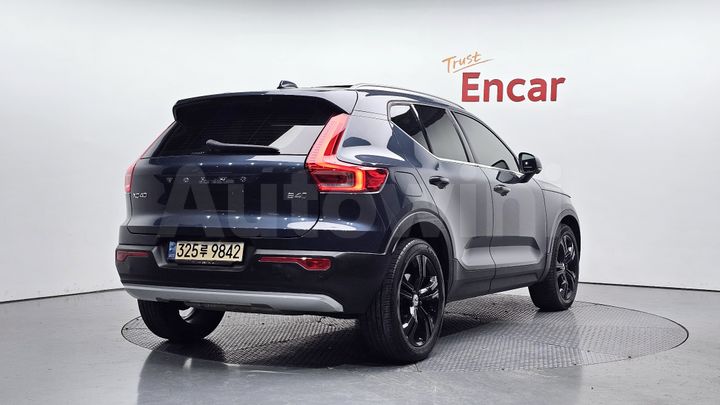 Volvo XC40 2021 — 2