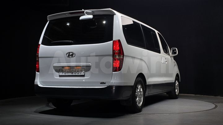 Hyundai Starex 2011 — 2