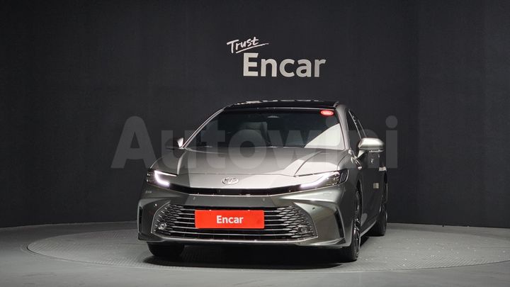 Toyota Camry 2025 — 3