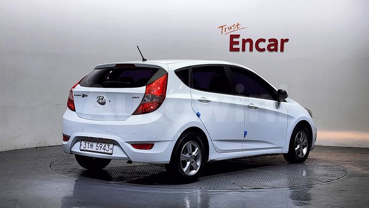 Hyundai Accent 2011 — 2