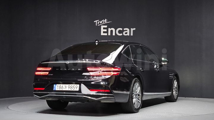 Genesis G80 2025 — 2